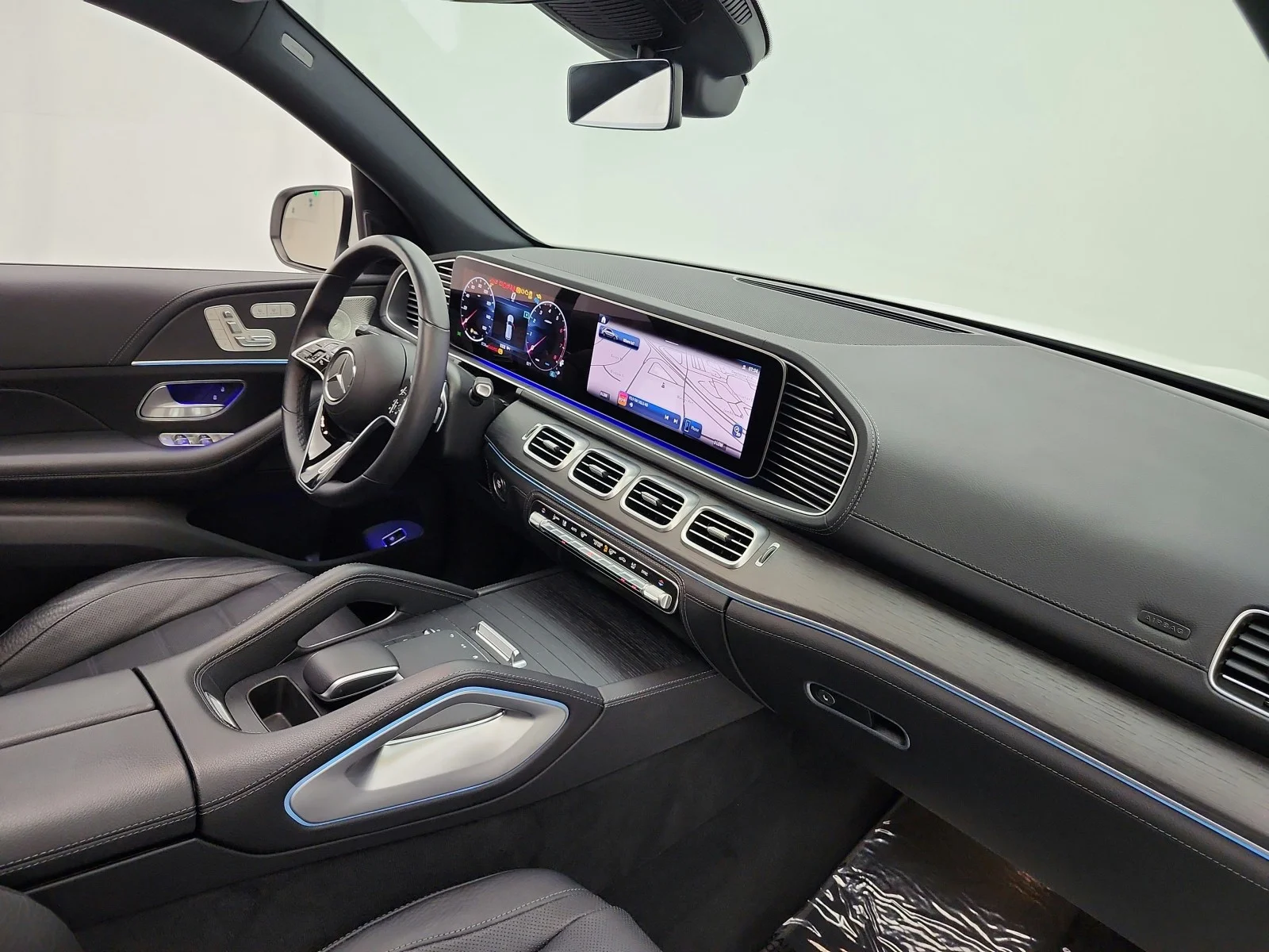 Used 2024 Polar White Mercedes-Benz GLE 450 4MATIC® SUV image 19