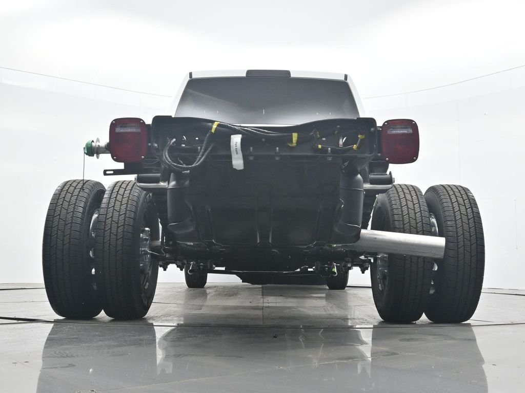 New 2026 Bright White Clearcoat RAM Tradesman image 39