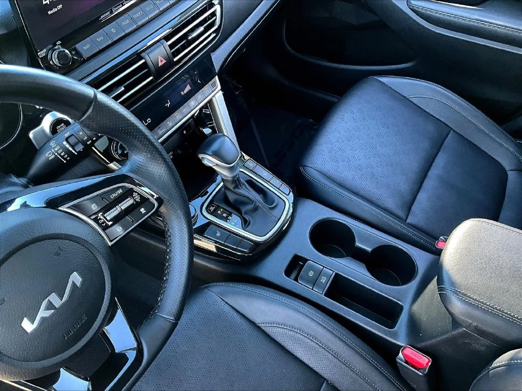 Used 2023 White Kia SX image 19