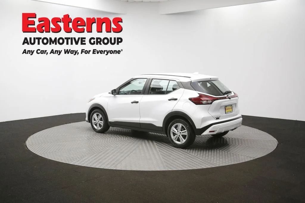 Used 2022 White Nissan S image 63