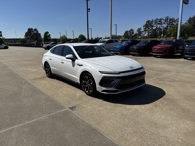 Used 2025 Serenity White Hyundai SEL image 3