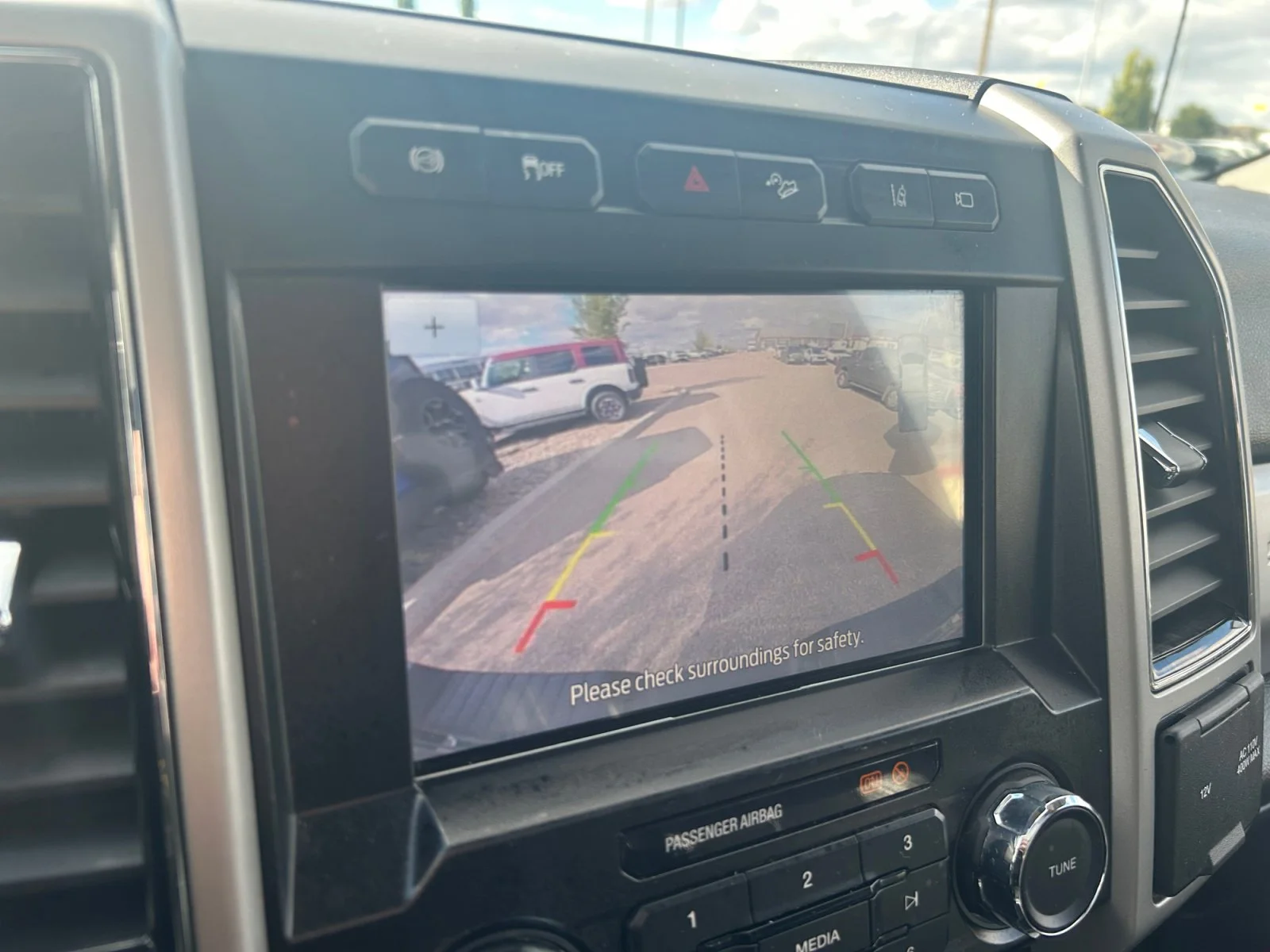 Used 2020 BLACK Ford LARIAT Dually Low Kms image 28