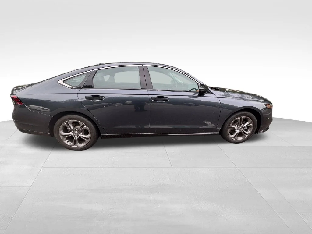 Used 2023  Honda EX-L image 6