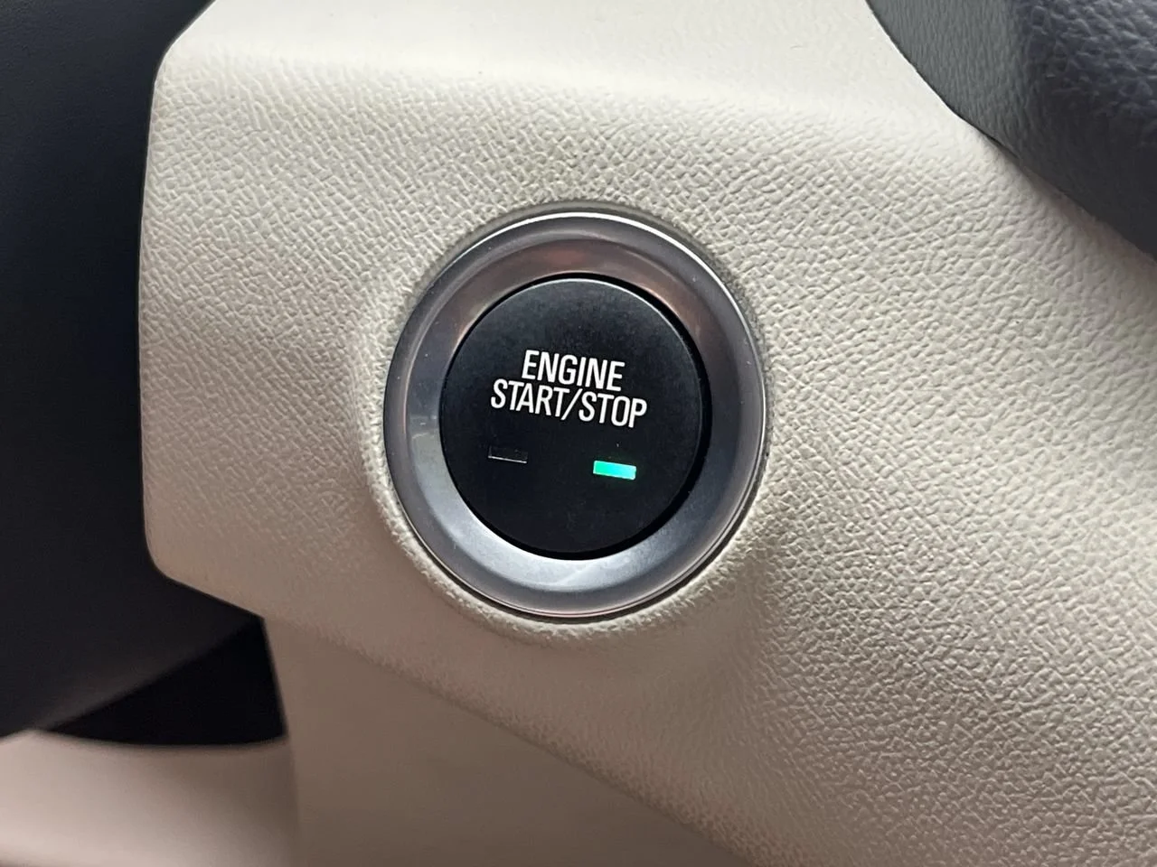 Used 2024 White Frost Tricoat GMC Denali image 22