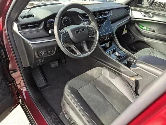 2025 Jeep Grand Cherokee Altitude - Photo 11