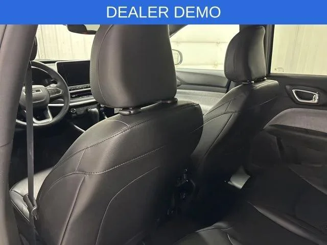 New 2026 Bright White Clear-Coat Exterior Paint Jeep Latitude image 26
