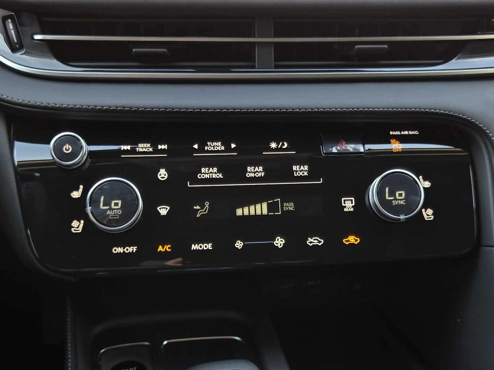 Certified Used 2026 Mineral Black INFINITI LUXE image 13