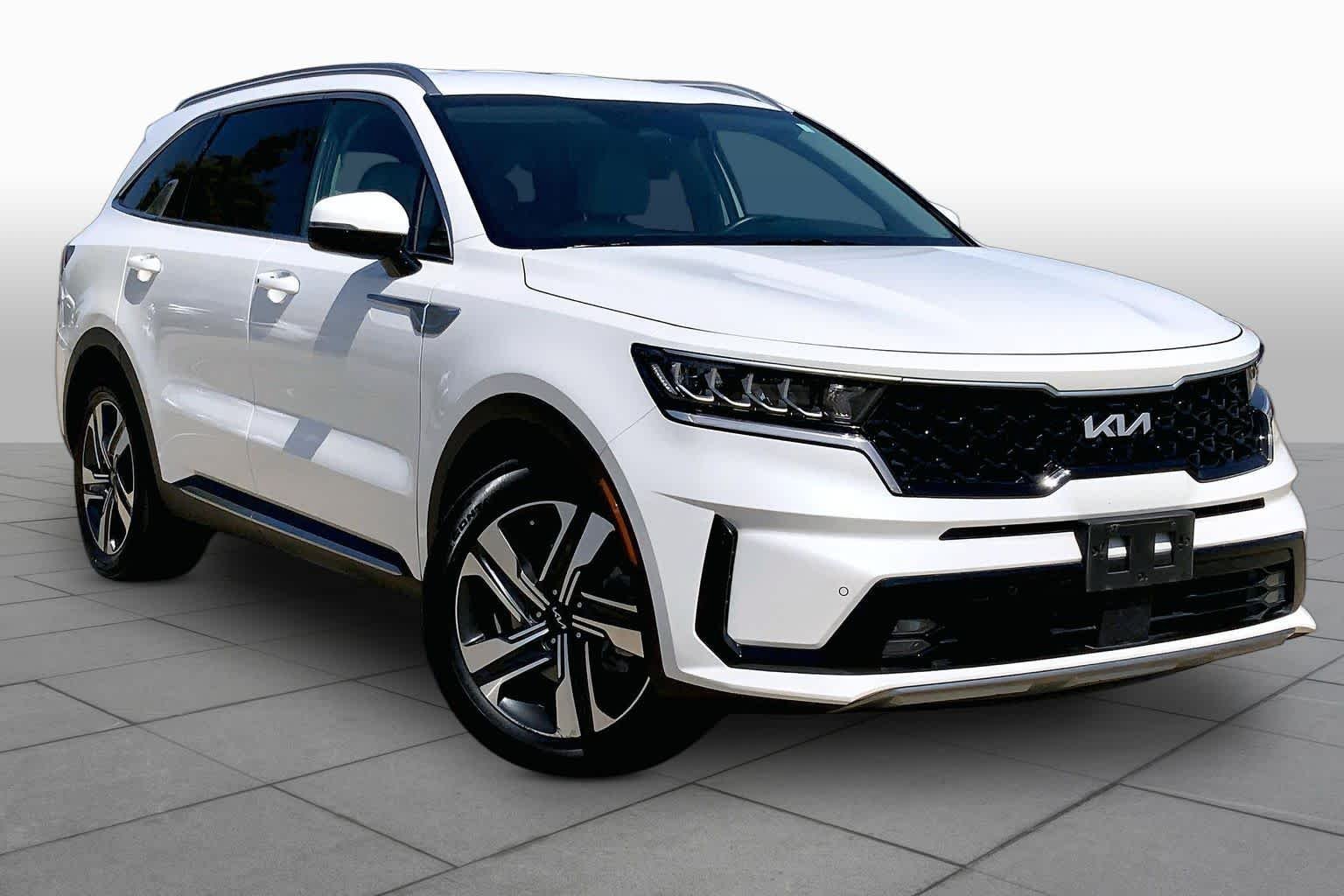 Used 2024 Snow White Pearl Kia EX image 3