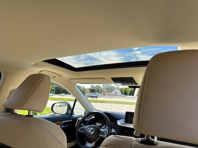 Used 2022 White Lexus 450h image 25