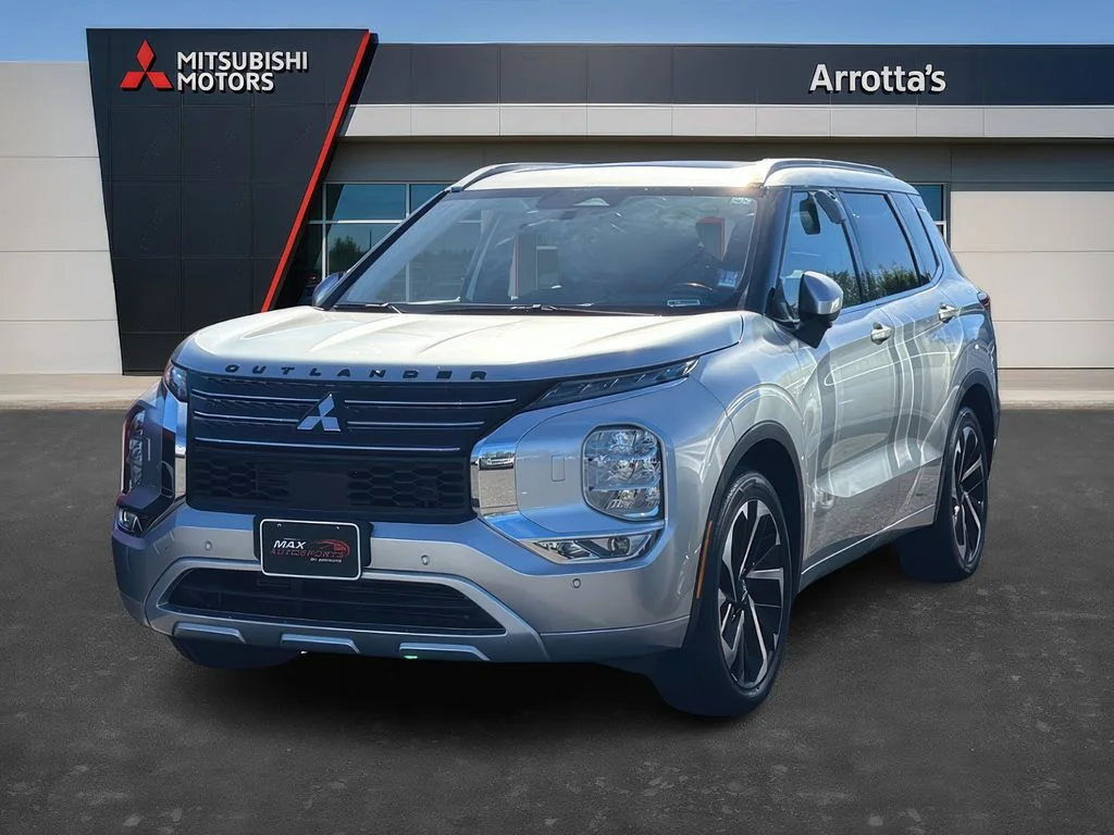 2023 Mitsubishi Outlander SEL S-AWC's photo