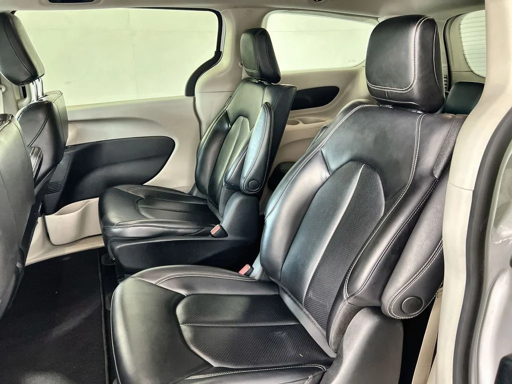 Used 2023 White Chrysler Touring L image 23
