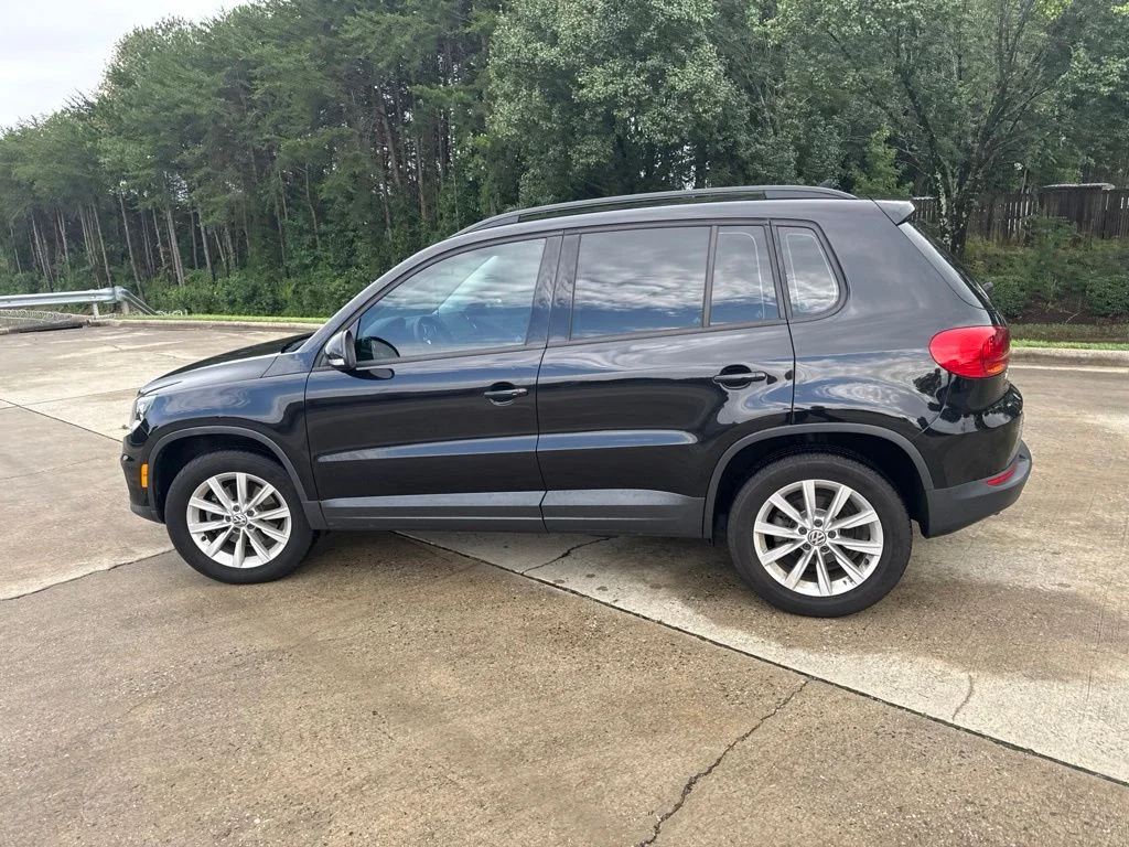 Used 2018  Volkswagen 2.0T image 14