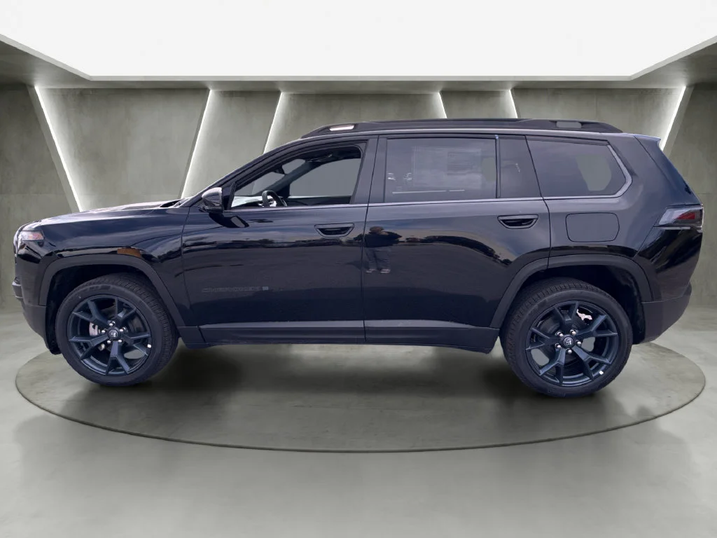 New 2026 Diamond Black Crystal Pearl-Coat Exterior Paint Jeep  image 6