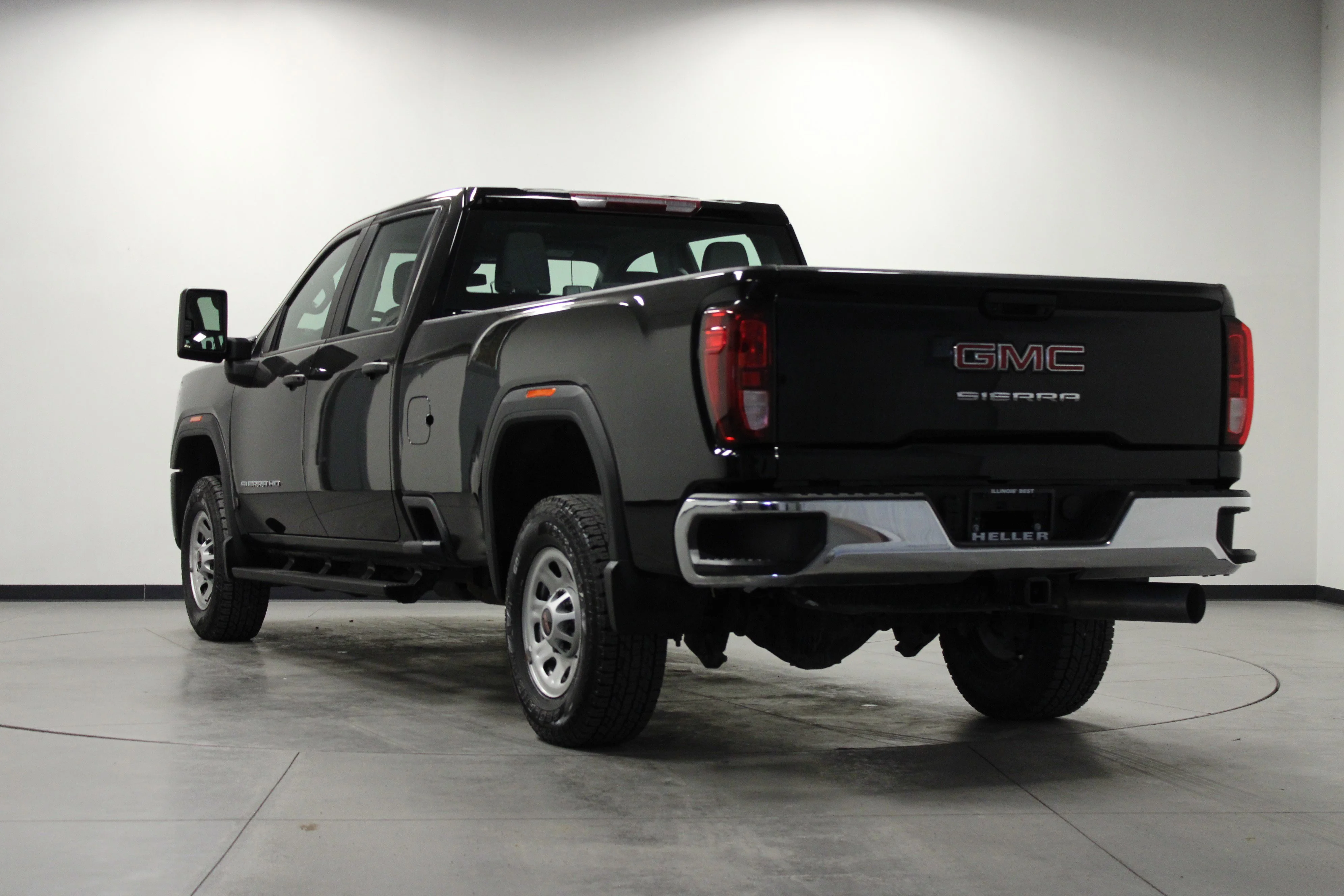 Used 2024 Onyx Black GMC Pro image 6