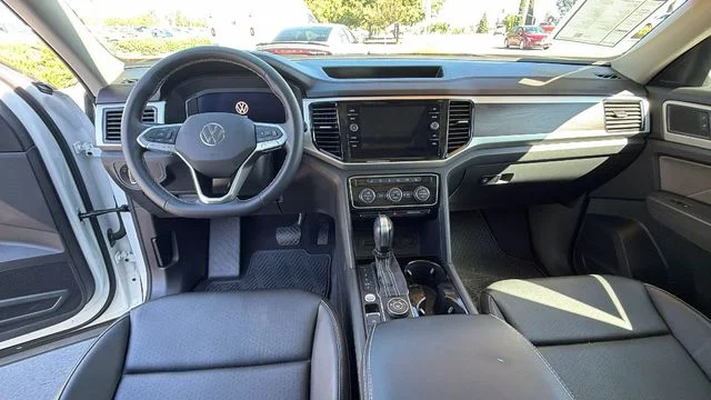 Used 2023 White Volkswagen 3.6L V6 SE w/Technology image 18