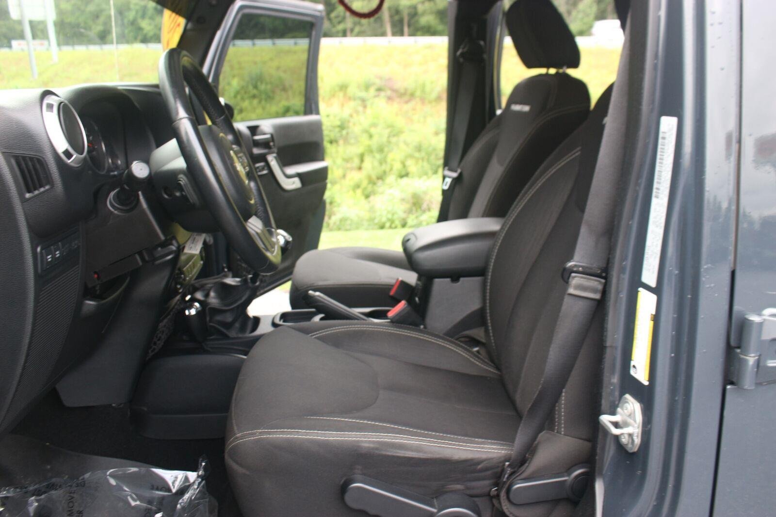 Used 2016 Black Jeep Rubicon image 15