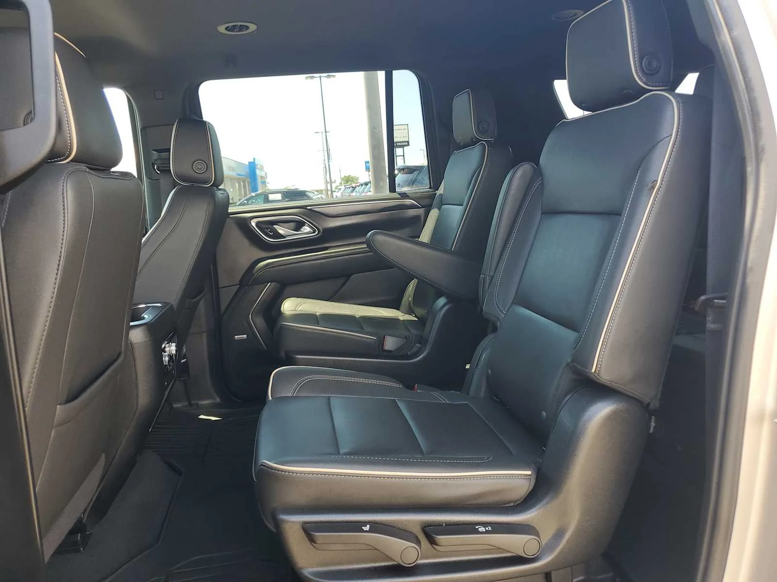 Used 2023 Pearl Beige Metallic GMC SLT image 14