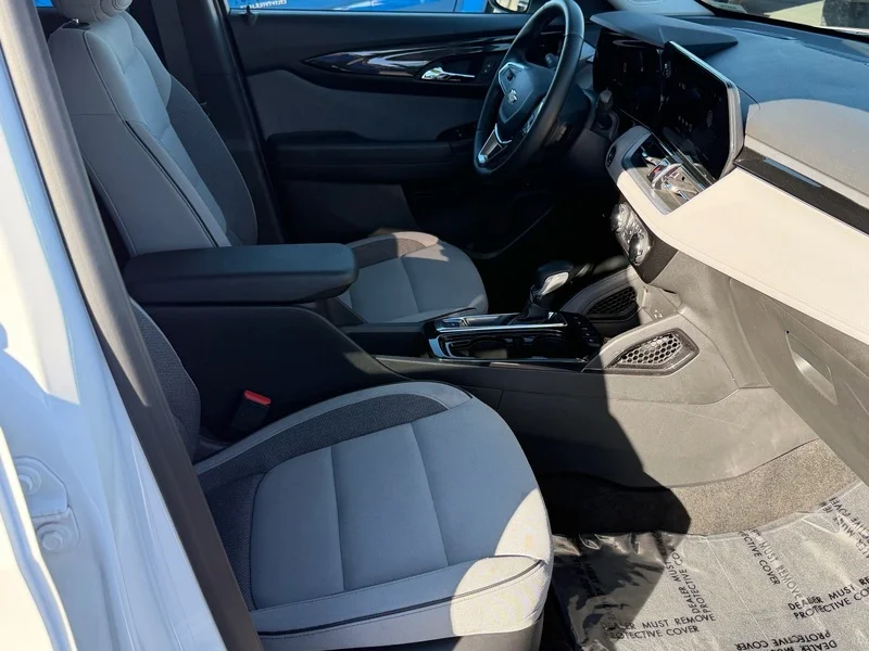 Used 2024 Summit White Chevrolet LT image 15