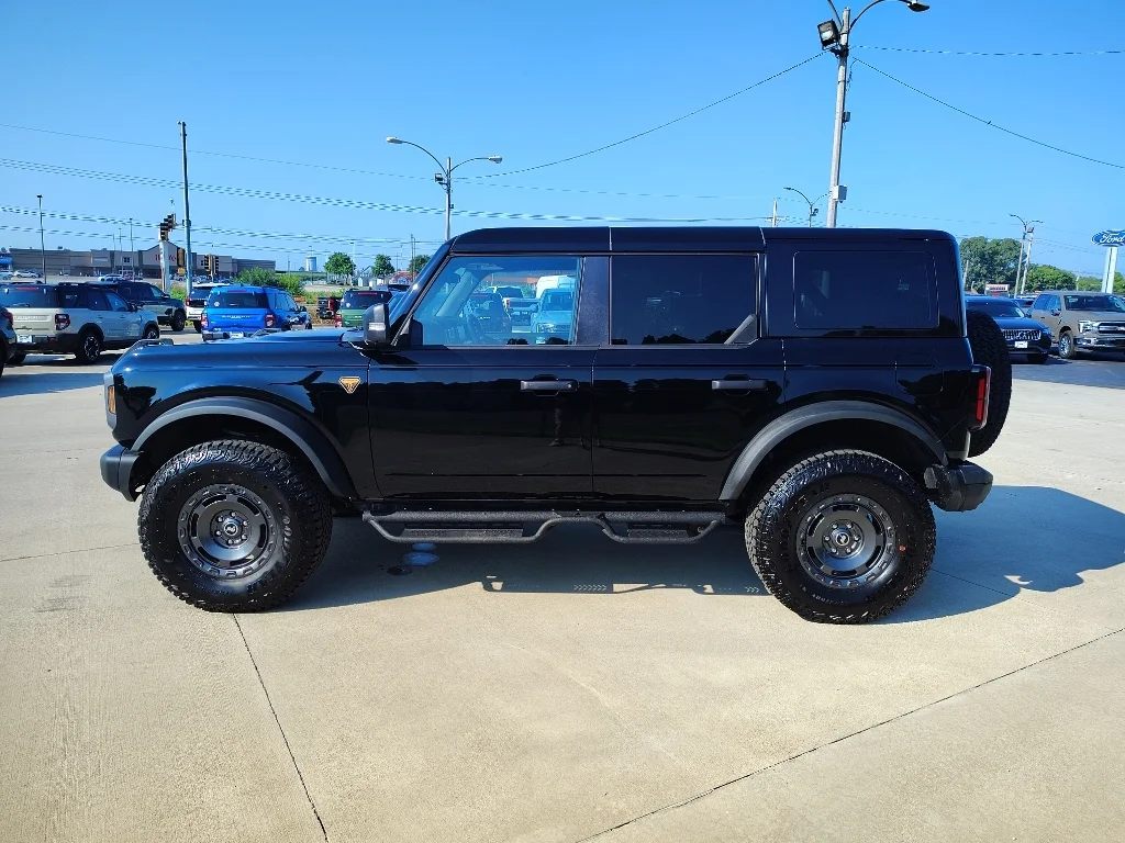 Used 2025 Shadow Black Ford Badlands image 6