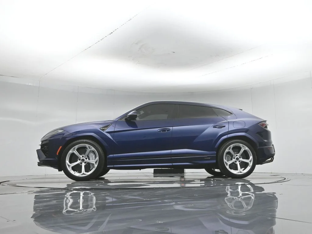Used 2026 Blue Lamborghini SE image 6