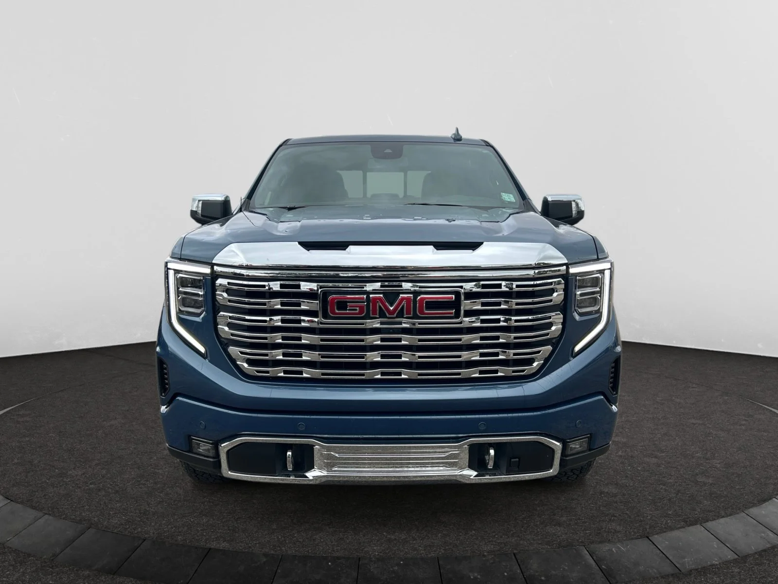 Used 2025 Blue GMC Denali Crew Cab image 8