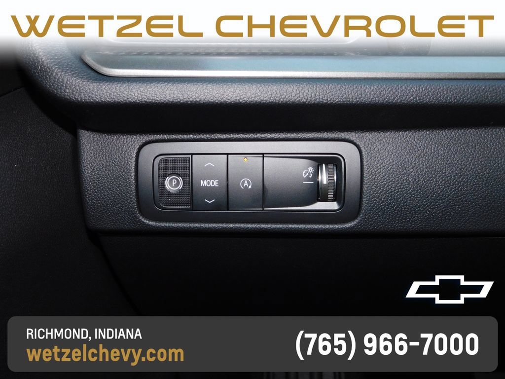New 2027 Mosaic Black Metallic Chevrolet LT image 35