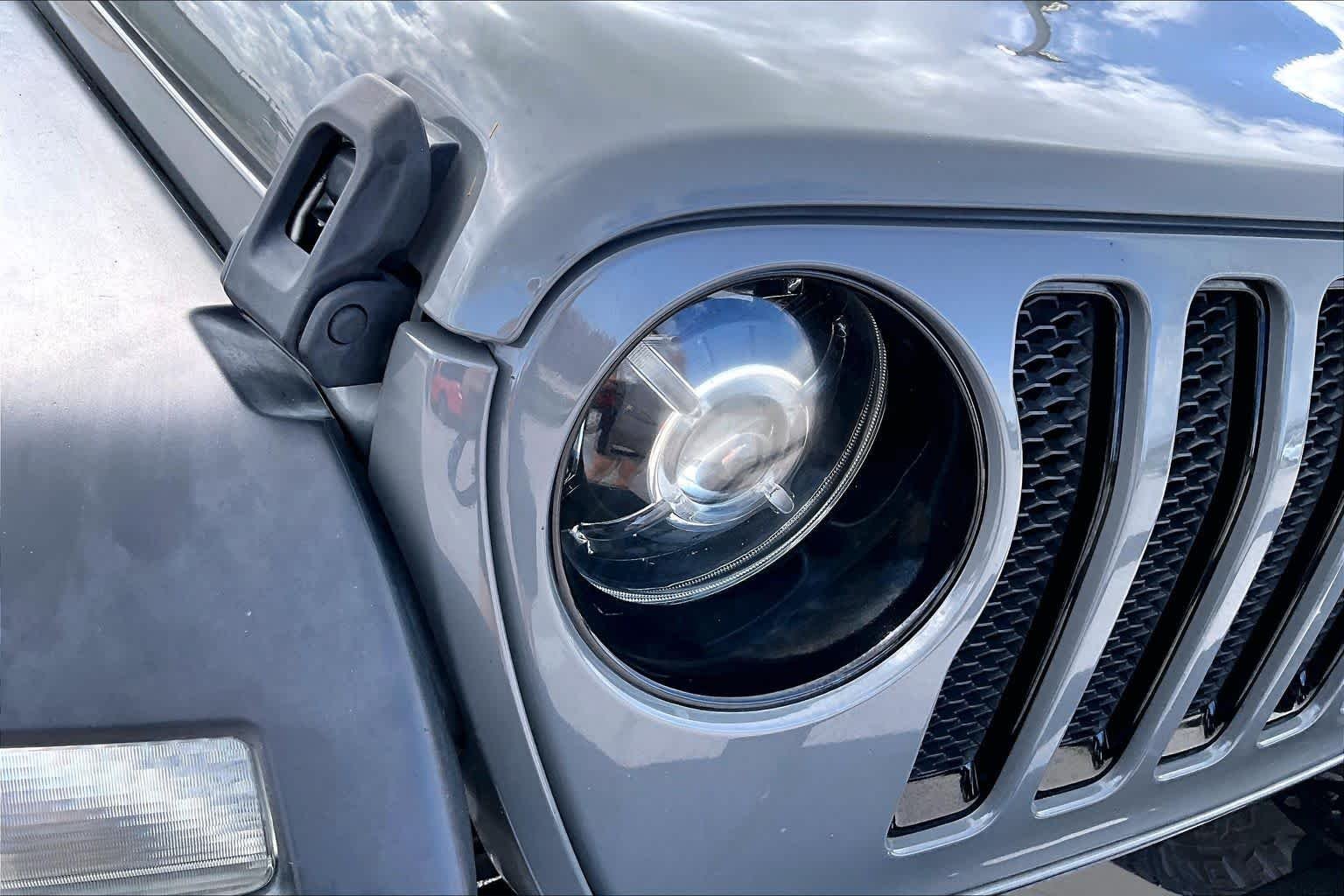 Used 2020 Sting-Gray Clearcoat Jeep Sport Altitude image 28