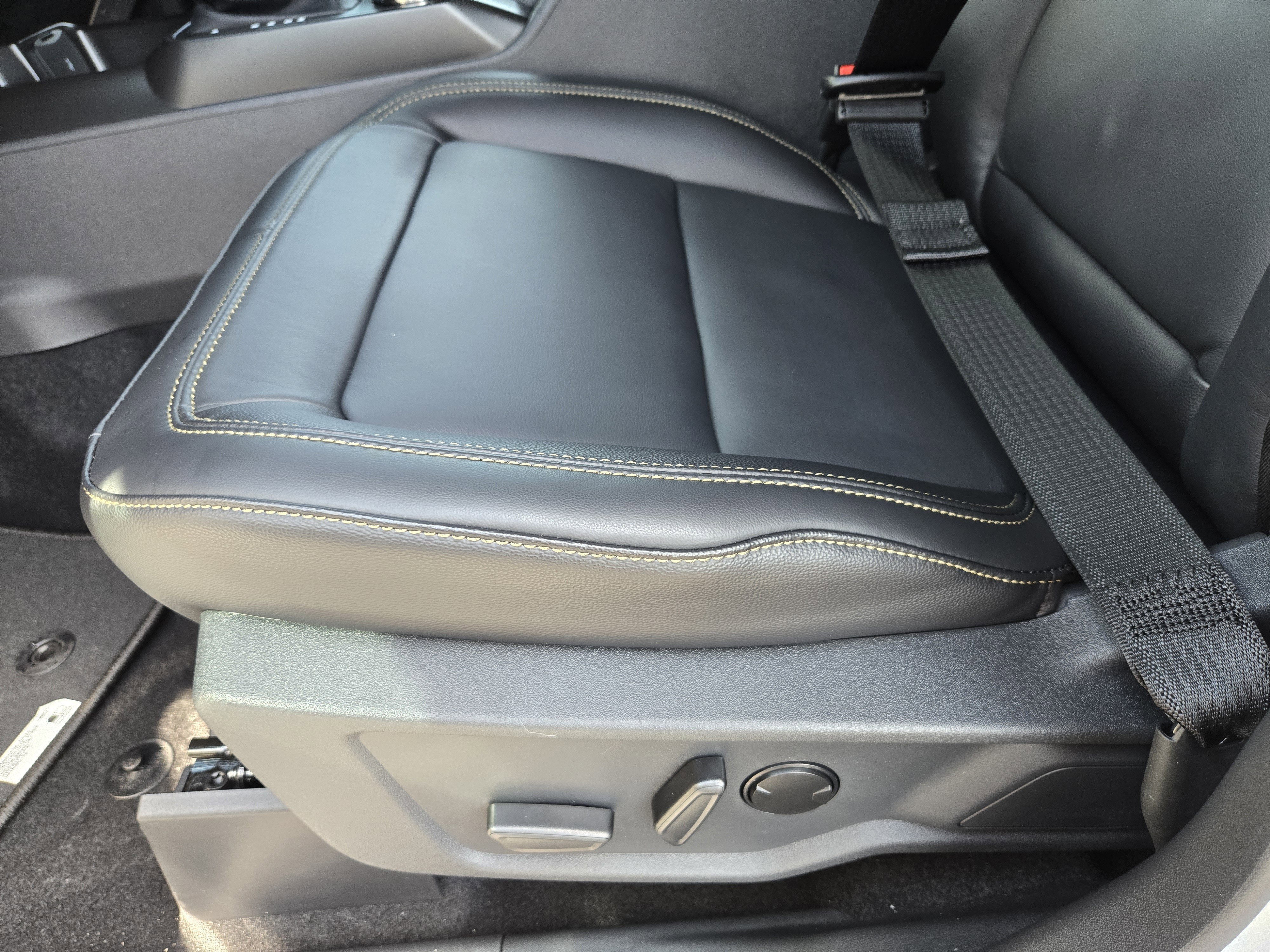 New 2026 Avalanche Gray Ford Badlands image 16