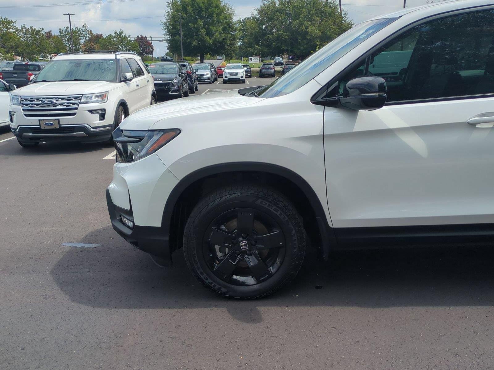 Used 2025 Platinum White Pearl Honda Black Edition image 10