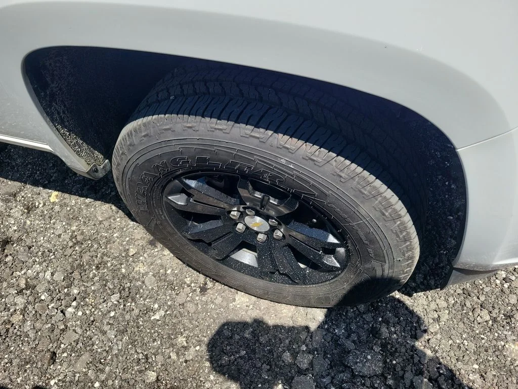 Used 2022 White Chevrolet LT image 2