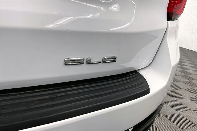 Used 2022 Summit White GMC SLE image 9