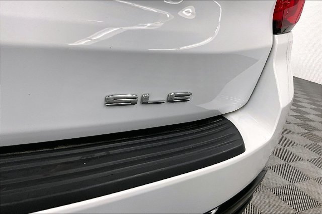 Used 2022 Summit White GMC SLE image 9