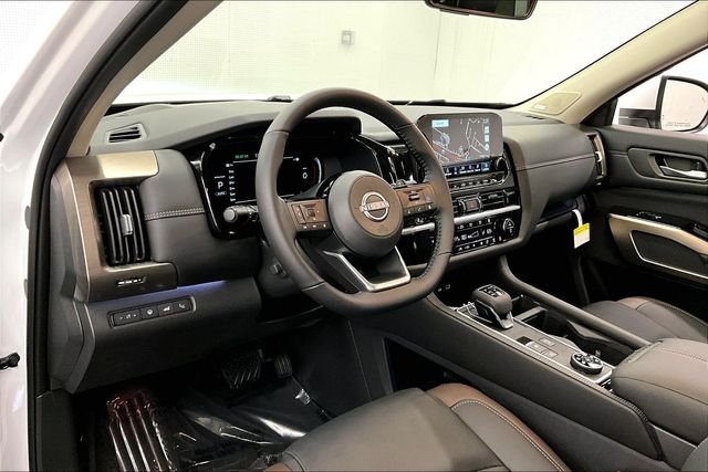 New 2025 Everest White Pearl Tricoat Nissan Platinum image 6