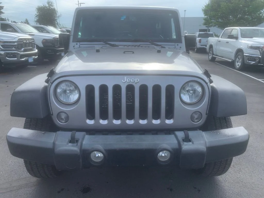 Used 2018 Billet Silver Metallic Clearcoat Jeep Unlimited Sport image 6