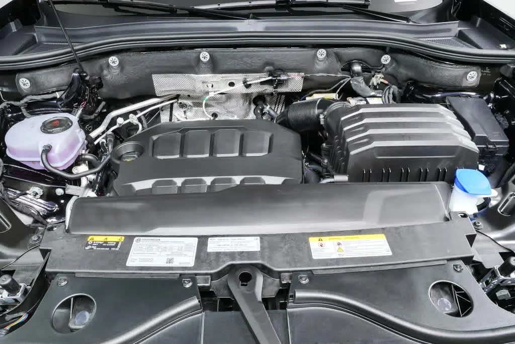 New 2026 Deep Black Pearl Volkswagen 2.0T SEL image 34