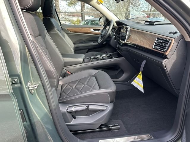 New 2026 Avocado Green Pearl Volkswagen 2.0T SE W/TECHNOLOGY image 13
