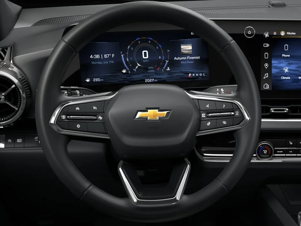 2027 Chevrolet Equinox LT - Photo 8