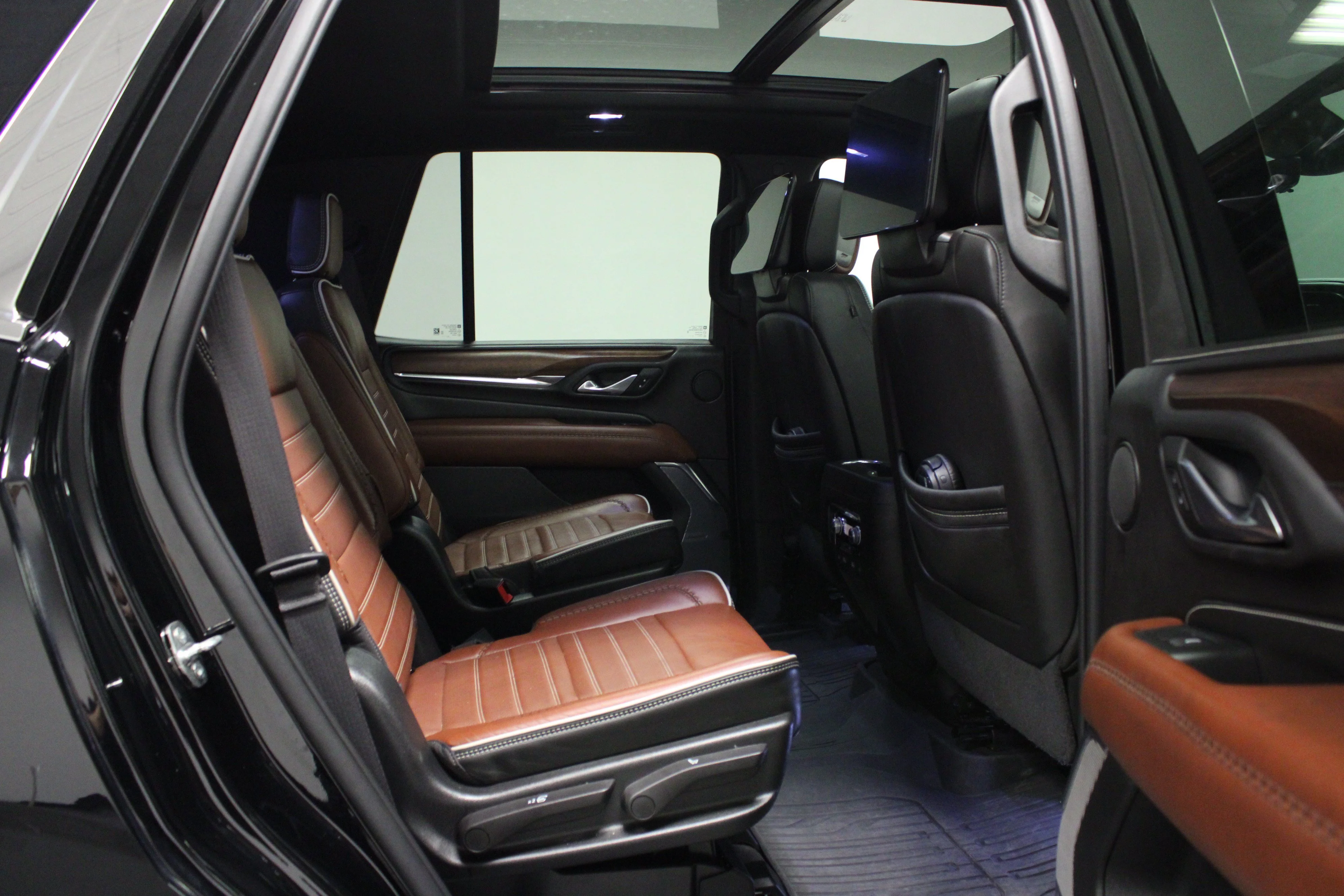 Used 2023 Onyx Black GMC Denali Ultimate image 15