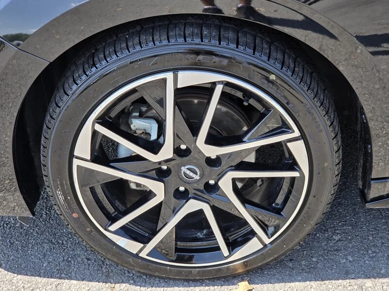 Used 2025 Super Black NISSAN SR image 18