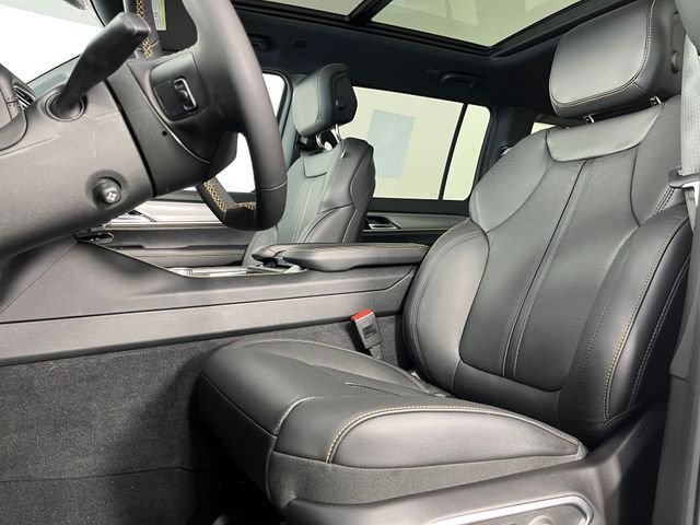 New 2026 Bright White Clear-Coat Exterior Paint Jeep  image 6