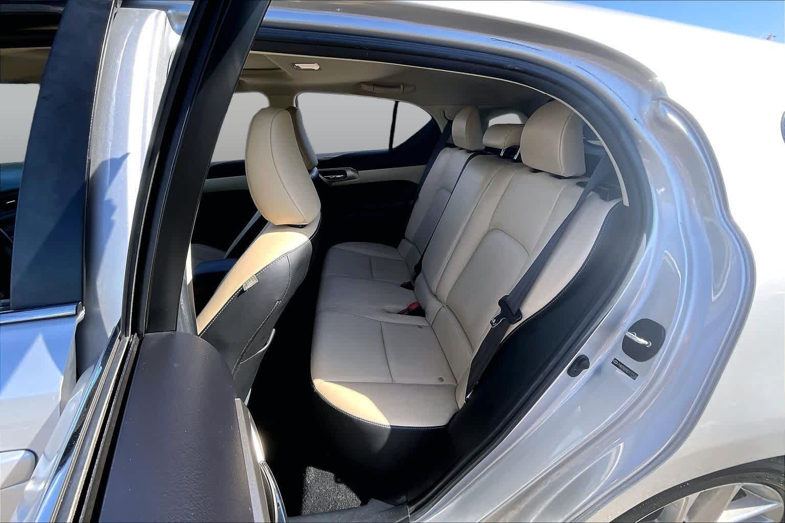 Used 2014 Silver Lining Metallic Lexus Hybrid image 20