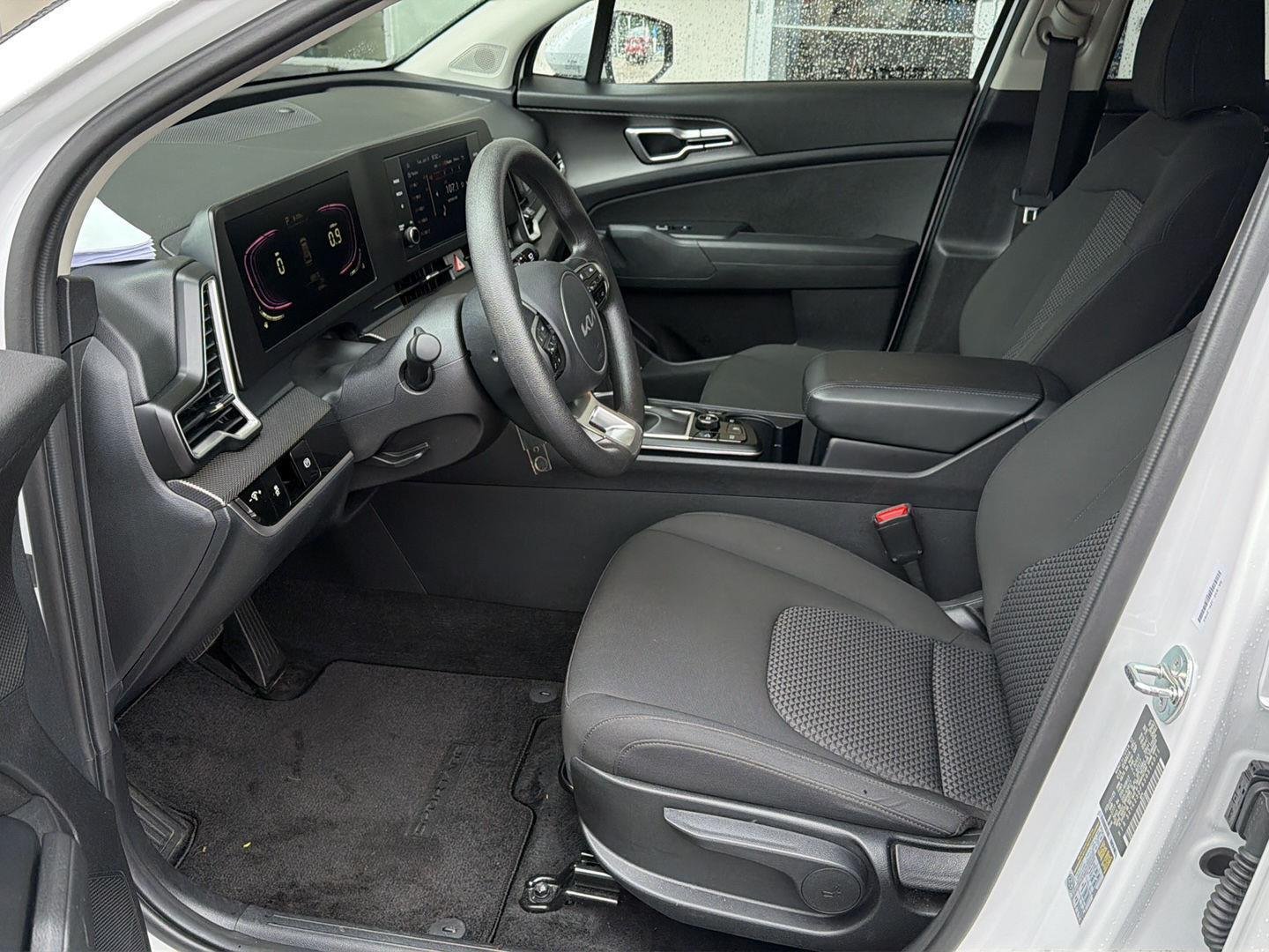 Used 2025 Glacial White Pearl Kia LX image 10