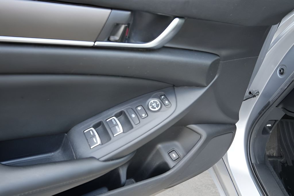 Certified Used 2022 Lunar Silver Metallic Honda LX image 14