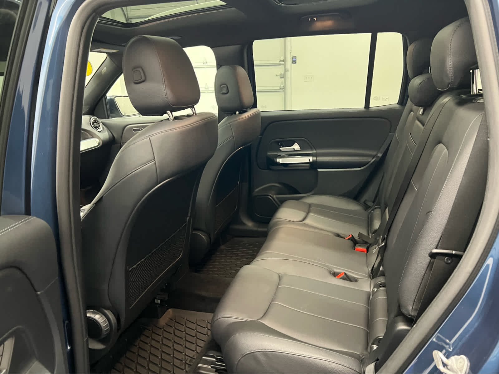 Used 2022 Denim Blue Metallic Mercedes-Benz GLB 250 image 18