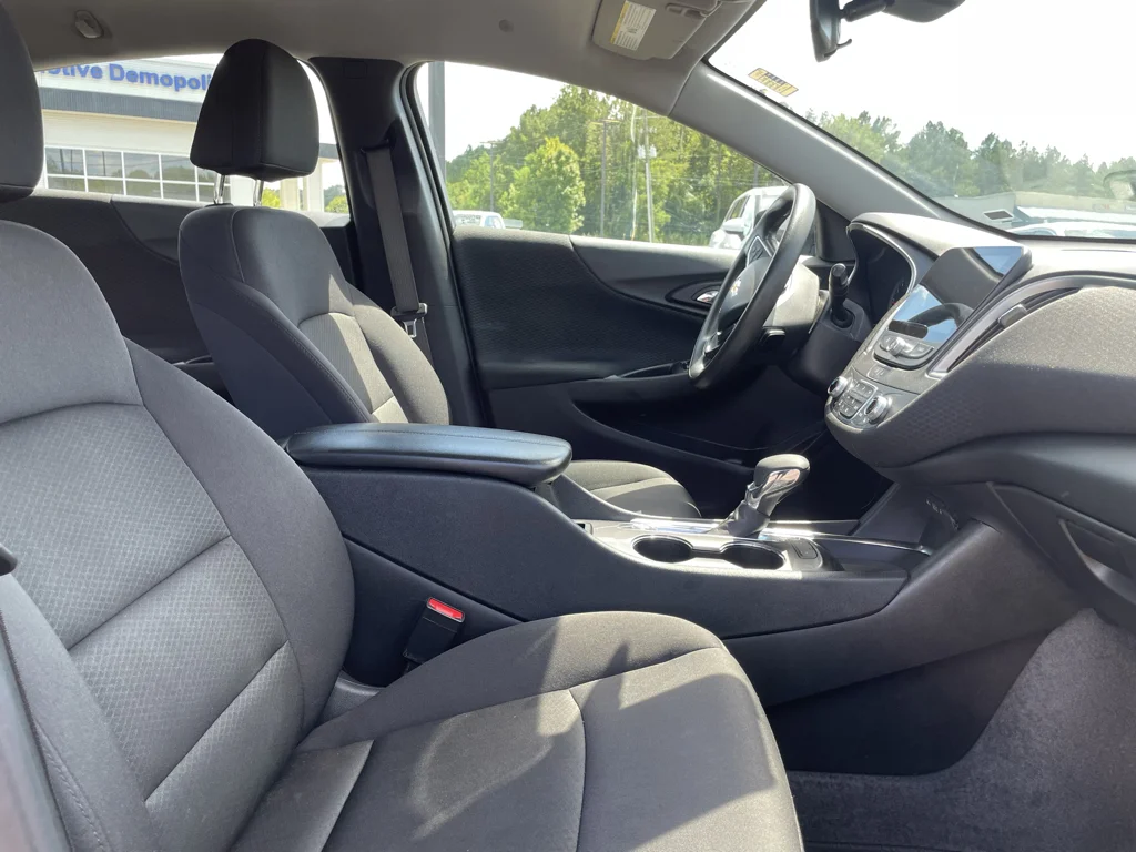 Used 2025 Mosaic Black Metallic Chevrolet LT image 11