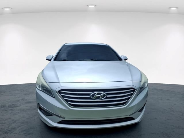 Used 2015 Silver Hyundai SE image 7