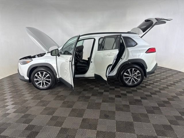 Used 2025 Beige Toyota XLE image 12