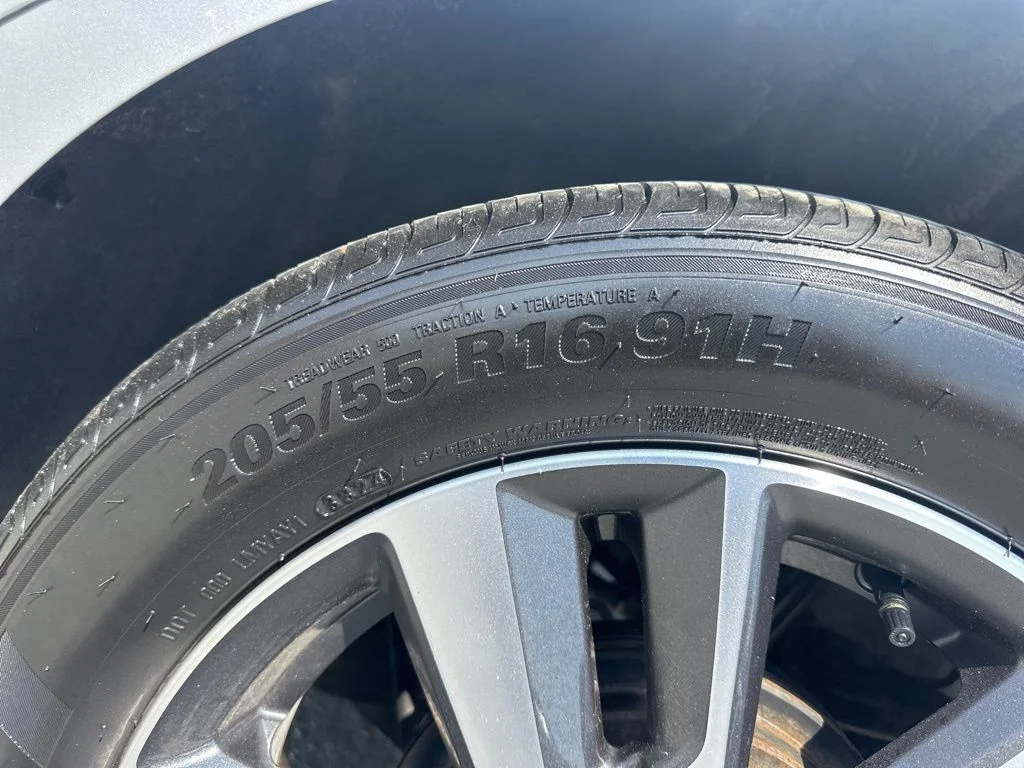 Used 2025 Silver Nissan 1.6 SV image 25