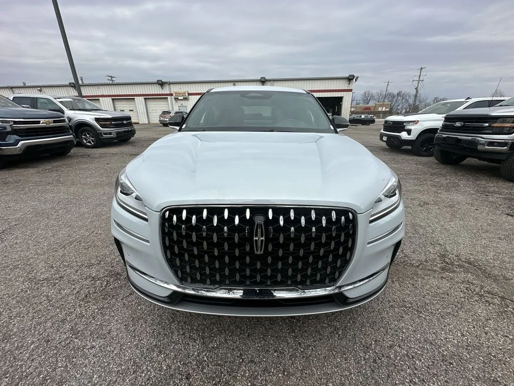 Used 2025 White Lincoln Reserve image 26