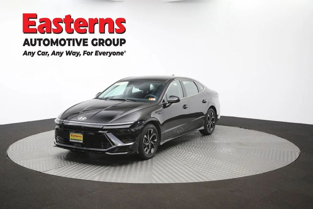 Used 2024 Black Hyundai SEL image 55